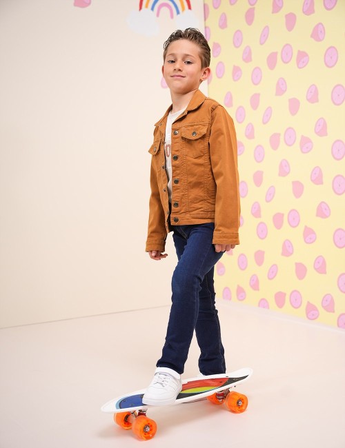 Cette image contient Sneakers enfants chez Joliesse. à 79,99 TND en Tunisie. L'hexa de l'arrière plan est #E7E7E7