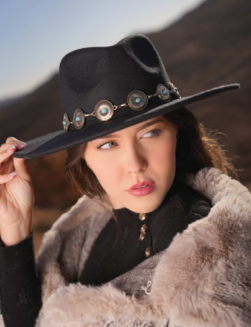 Chapeau avec détails et motifs doré Joliesse Tunisie