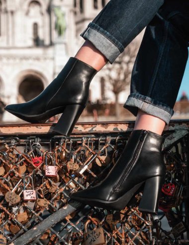 Chaussures Joliesse - La tentation est doublée chez #Joliesse  #newcollection #Joliesse #chaussure #femme #chic #fashionnova #style #2020