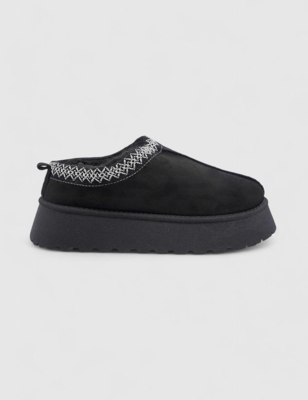 Cette image contient Pantoufle chausson chez Joliesse. à 44,99 TND en Tunisie. L'hexa de l'arrière plan est #E7E7E7 Cette image contient Pantoufle chausson chez Joliesse. à 44,99 TND en Tunisie. L'hexa de l'arrière plan est #E7E7E7