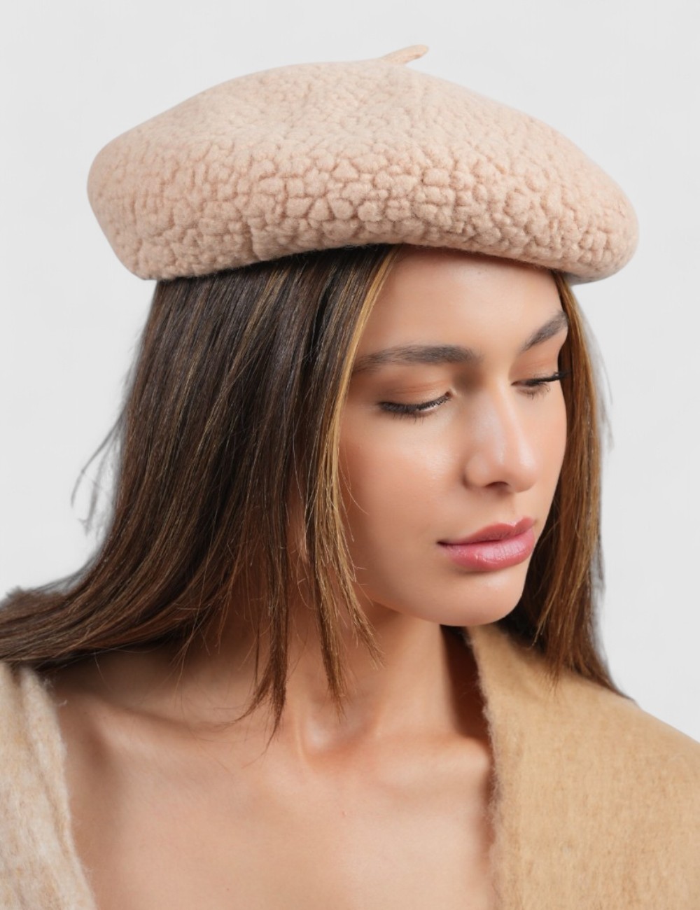 Cette image contient Béret Laine Beige chez Joliesse. à 31,99 TND en Tunisie. L'hexa de l'arrière plan est #E7E7E7 Cette image contient Béret Laine Beige chez Joliesse. à 31,99 TND en Tunisie. L'hexa de l'arrière plan est #E7E7E7