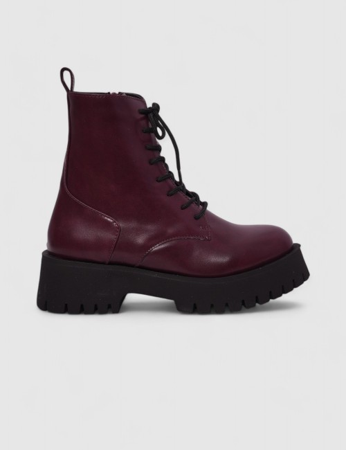 Cette image contient Bottines bordeaux à semelle noire chez Joliesse. à 97,99 TND en Tunisie. L'hexa de l'arrière plan est #E7E7