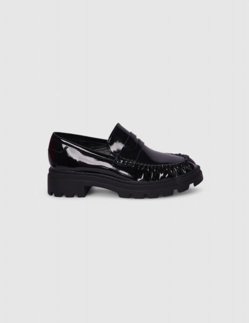 Cette image contient Mocassins Effet Léopard chez Joliesse. à 0,00 TND en Tunisie. L'hexa de l'arrière plan est #E7E7E7