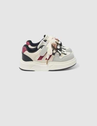 Cette image contient Sneakers Multi Couleurs chez Joliesse. à 0,00 TND en Tunisie. L'hexa de l'arrière plan est #E7E7E7
