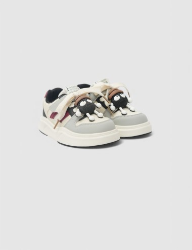 Cette image contient Sneakers Multi Couleurs chez Joliesse. à 0,00 TND en Tunisie. L'hexa de l'arrière plan est #E7E7E7