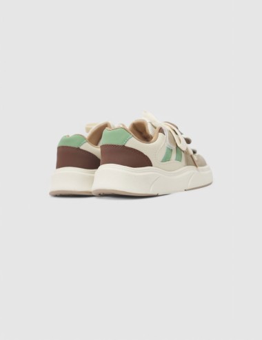 Cette image contient Sneakers Multi Couleurs chez Joliesse. à 0,00 TND en Tunisie. L'hexa de l'arrière plan est #E7E7E7