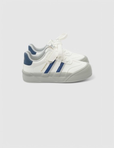Cette image contient Sneakers pour petit Enfant chez Joliesse. à 79,99 TND en Tunisie. L'hexa de l'arrière plan est #E7E7E7