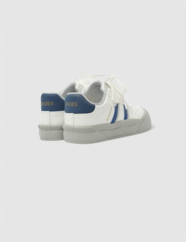 Cette image contient Sneakers pour petit Enfant chez Joliesse. à 79,99 TND en Tunisie. L'hexa de l'arrière plan est #E7E7E7