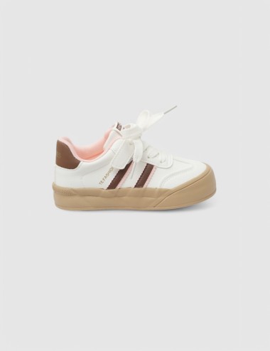 Cette image contient Sneakers pour petit Enfant chez Joliesse. à 79,99 TND en Tunisie. L'hexa de l'arrière plan est #E7E7E7