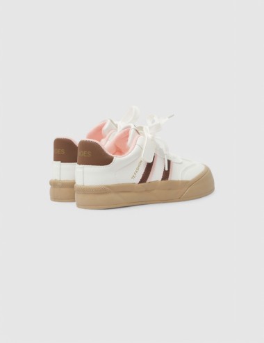Cette image contient Sneakers pour petit Enfant chez Joliesse. à 79,99 TND en Tunisie. L'hexa de l'arrière plan est #E7E7E7