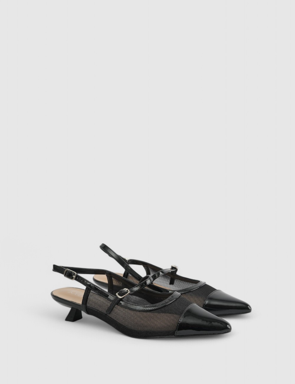 Cette image contient Escarpins Noirs à bas Talon chez Joliesse. à 109,99 TND en Tunisie. L'hexa de l'arrière plan est #E7E7E7