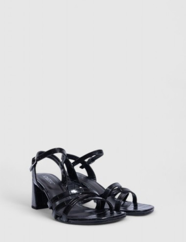 Cette image contient Escarpins à Talons chez Joliesse. à 89,99 TND en Tunisie. L'hexa de l'arrière plan est #E7E7E7