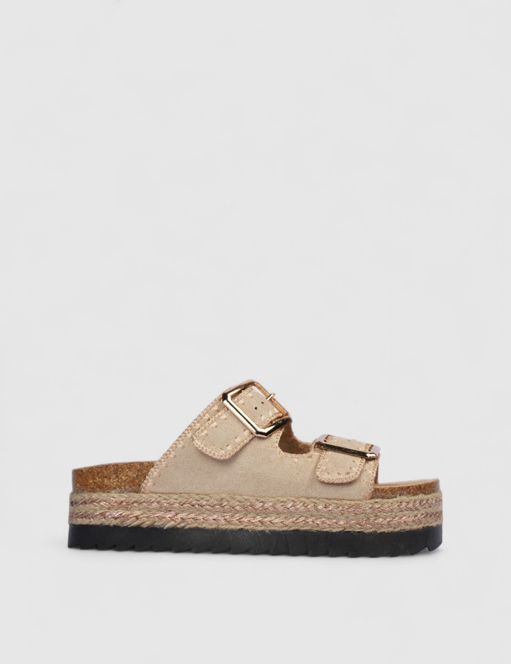 Cette image contient Mules en suédine beige avec boucles dorées chez Joliesse. à 0,00 TND en Tunisie. L'hexa de l'arrière plan e Cette image contient Mules en suédine beige avec boucles dorées chez Joliesse. à 0,00 TND en Tunisie. L'hexa de l'arrière plan e