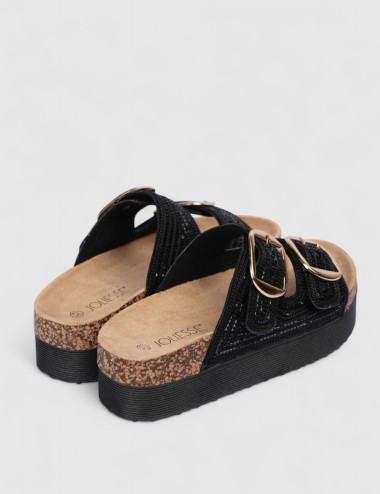 Cette image contient Mules noires brillantes avec boucles dorées chez Joliesse. à 0,00 TND en Tunisie. L'hexa de l'arrière plan 