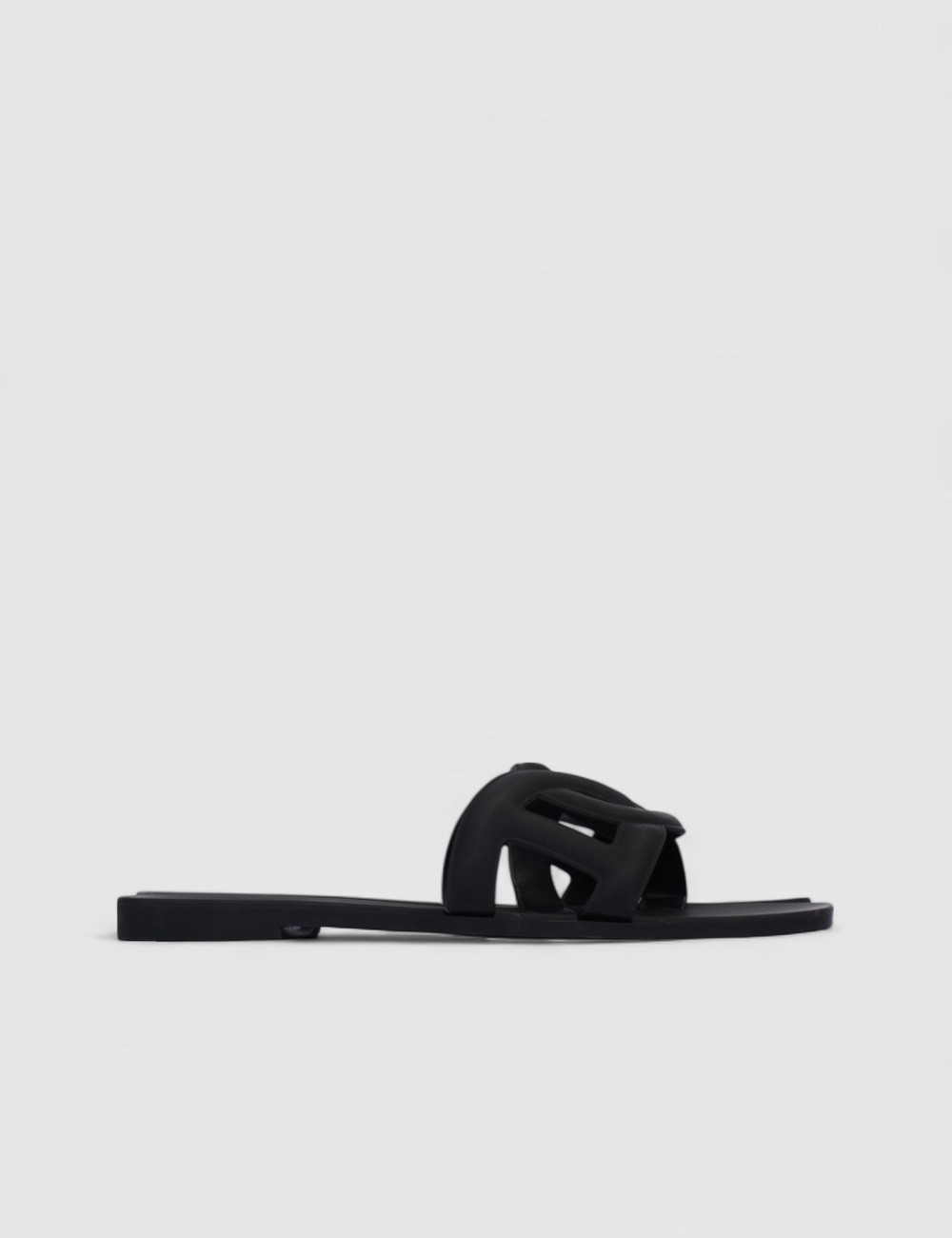 Cette image contient Mules plates noires design en silicone chez Joliesse. à 0,00 TND en Tunisie. L'hexa de l'arrière plan est # Cette image contient Mules plates noires design en silicone chez Joliesse. à 0,00 TND en Tunisie. L'hexa de l'arrière plan est #