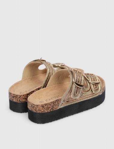 Cette image contient Mules brillantes avec boucles dorées chez Joliesse. à 55,99 TND en Tunisie. L'hexa de l'arrière plan est #E