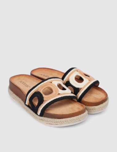 Cette image contient Mules styles espadrilles chez Joliesse. à 84,99 TND en Tunisie. L'hexa de l'arrière plan est #E7E7E7