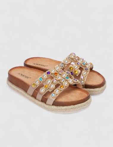 Cette image contient Mules à brides ornées chez Joliesse. à 84,99 TND en Tunisie. L'hexa de l'arrière plan est #E7E7E7