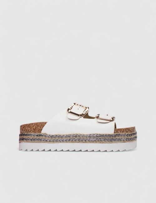 Mules à boucles dorées avec...