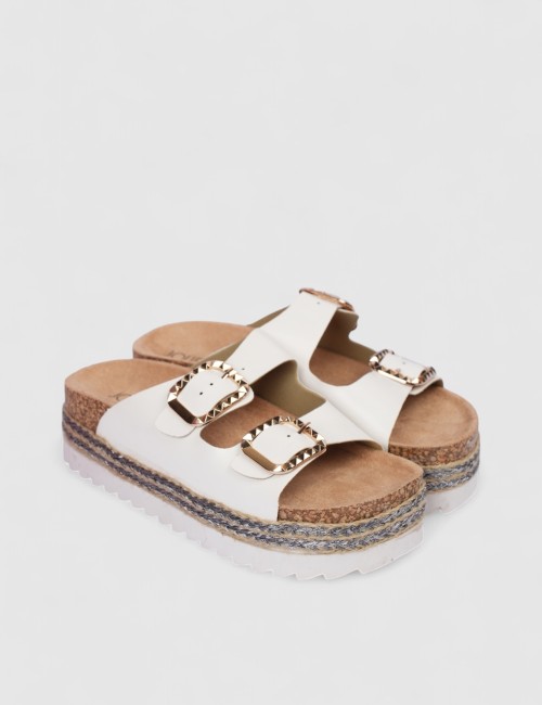 Mules à boucles dorées avec...