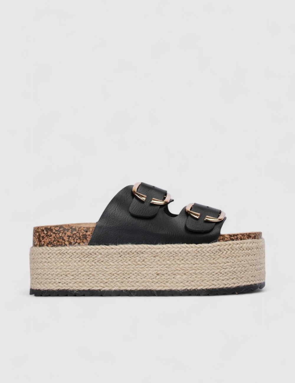 Cette image contient Mules compensées à doubles brides chez Joliesse. à 99,99 TND en Tunisie. L'hexa de l'arrière plan est #E7E7 Cette image contient Mules compensées à doubles brides chez Joliesse. à 99,99 TND en Tunisie. L'hexa de l'arrière plan est #E7E7