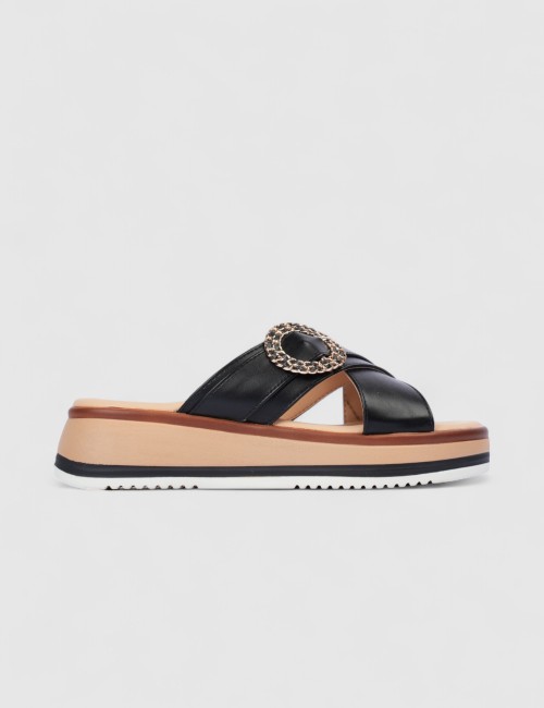Mules femme noires avec bride croisée et boucle doré