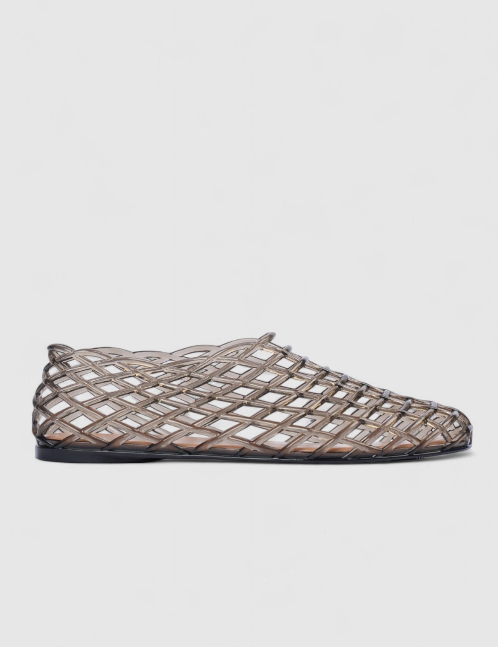 Cette image contient Ballerine en maille transparente chez Joliesse. à 69,99 TND en Tunisie. L'hexa de l'arrière plan est #E7E7E
