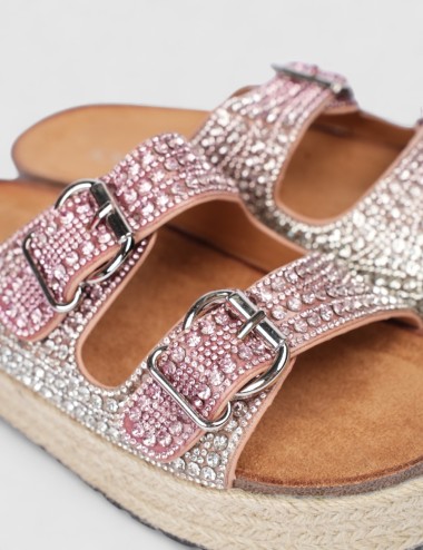 Cette image contient Mules femme pailletées à double sangle avec plateforme tressée chez Joliesse. à 89,99 TND en Tunisie. L'hex