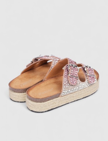 Cette image contient Mules femme pailletées à double sangle avec plateforme tressée chez Joliesse. à 89,99 TND en Tunisie. L'hex