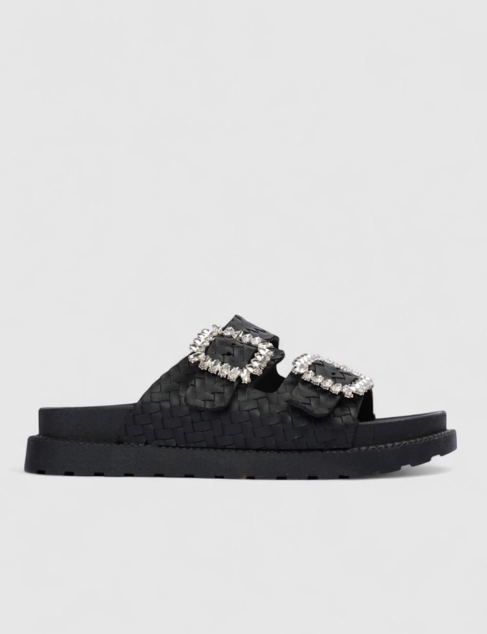 Cette image contient Mules à boucles chez Joliesse. à 84,99 TND en Tunisie. L'hexa de l'arrière plan est #E7E7E7 Cette image contient Mules à boucles chez Joliesse. à 84,99 TND en Tunisie. L'hexa de l'arrière plan est #E7E7E7