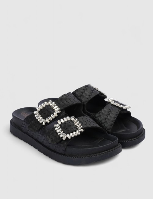 Cette image contient Mules à boucles chez Joliesse. à 84,99 TND en Tunisie. L'hexa de l'arrière plan est #E7E7E7