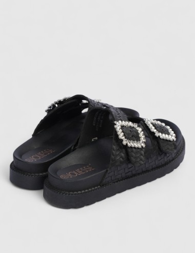 Cette image contient Mules à boucles chez Joliesse. à 84,99 TND en Tunisie. L'hexa de l'arrière plan est #E7E7E7
