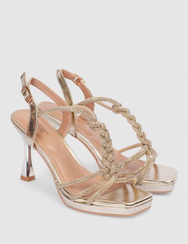 Cette image contient Escarpins à Talons Ornés de Strass chez Joliesse. à 139,99 TND en Tunisie. L'hexa de l'arrière plan est #E7