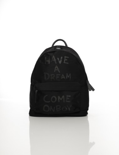 Cette image contient Sac à Dos Noir Street Style Have a Dream chez Joliesse. à 109,99 TND en Tunisie. L'hexa de l'arrière plan e