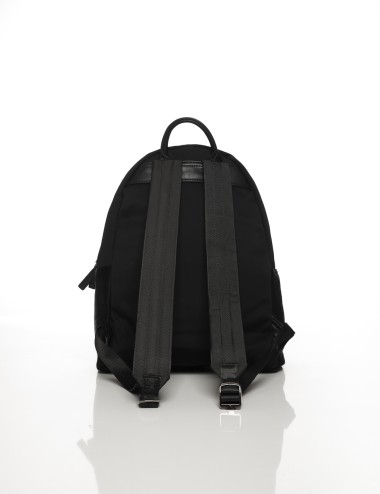 Cette image contient Sac à Dos Noir Street Style Have a Dream chez Joliesse. à 109,99 TND en Tunisie. L'hexa de l'arrière plan e