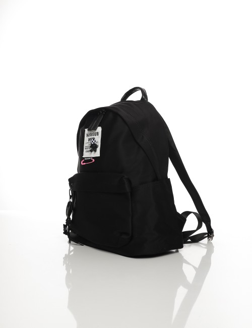 Cette image contient Sac à Dos Noir Harbour Band Rock Style chez Joliesse. à 109,99 TND en Tunisie. L'hexa de l'arrière plan est