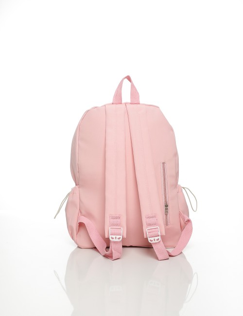 Cette image contient Sac à Dos Scolaire Design Cordons chez Joliesse. à 74,99 TND en Tunisie. L'hexa de l'arrière plan est #E7E7