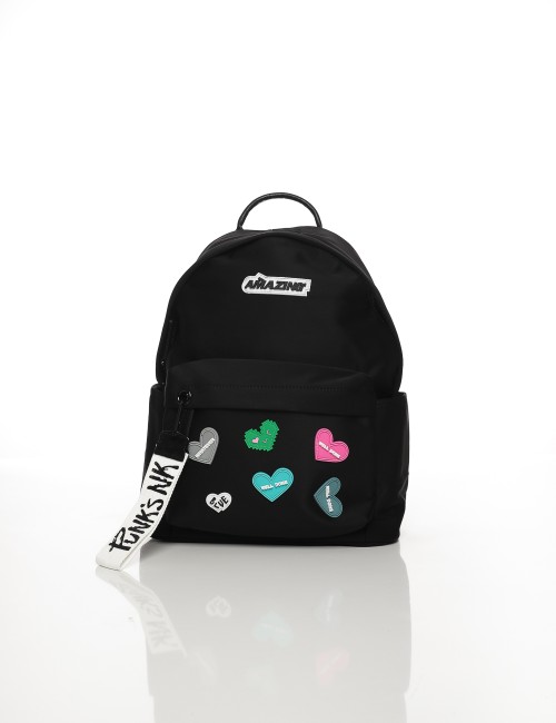 Cette image contient Sac à Dos Scolaire Amazing Hearts chez Joliesse. à 109,99 TND en Tunisie. L'hexa de l'arrière plan est #E7E