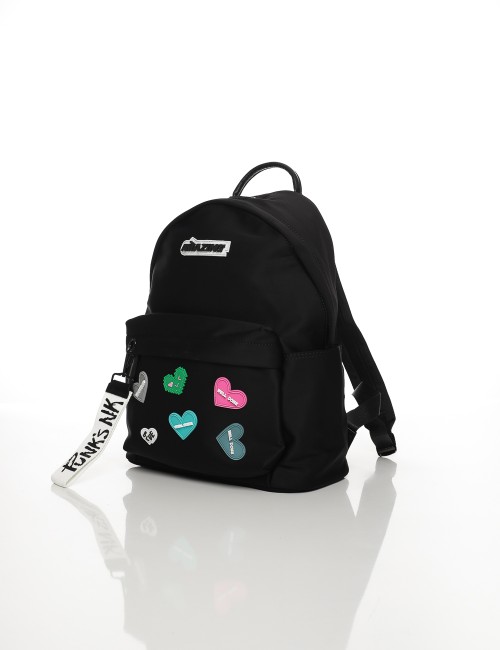 Cette image contient Sac à Dos Scolaire Amazing Hearts chez Joliesse. à 109,99 TND en Tunisie. L'hexa de l'arrière plan est #E7E