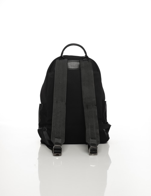 Cette image contient Sac à Dos Scolaire Amazing Hearts chez Joliesse. à 109,99 TND en Tunisie. L'hexa de l'arrière plan est #E7E