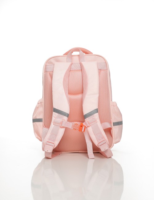 Cette image contient Sac à Dos Enfant avec Ourson Intégré chez Joliesse. à 89,99 TND en Tunisie. L'hexa de l'arrière plan est #E
