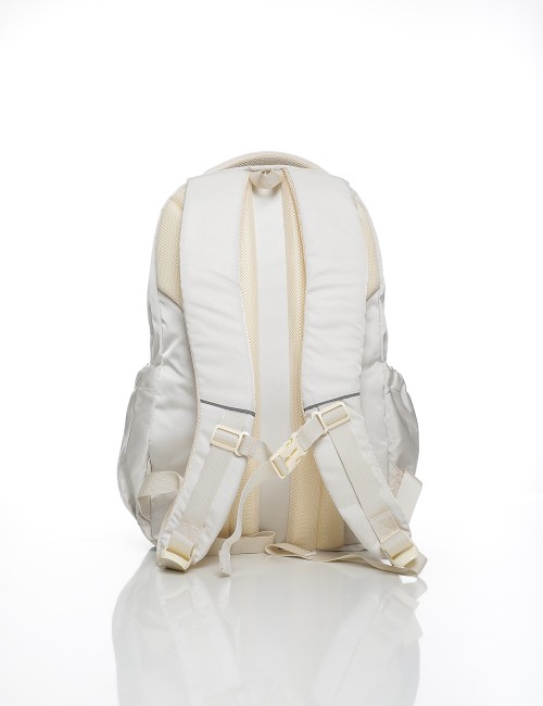 Cette image contient Sac à Dos Design Multi Poches chez Joliesse. à 109,99 TND en Tunisie. L'hexa de l'arrière plan est #E7E7E7