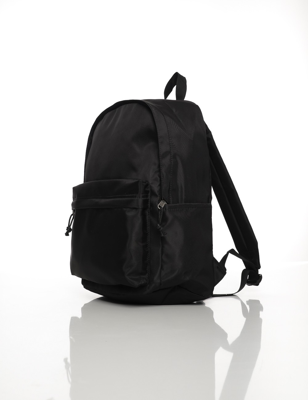 Cette image contient Sac à Dos Essentiel Joliesse chez Joliesse. à 99,99 TND en Tunisie. L'hexa de l'arrière plan est #E7E7E7