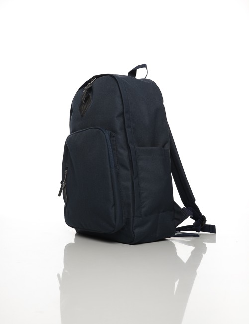 Cette image contient Sac à Dos Noir Classique chez Joliesse. à 89,99 TND en Tunisie. L'hexa de l'arrière plan est #E7E7E7