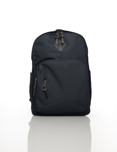 Cette image contient Sac à Dos Noir Classique chez Joliesse. à 89,99 TND en Tunisie. L'hexa de l'arrière plan est #E7E7E7