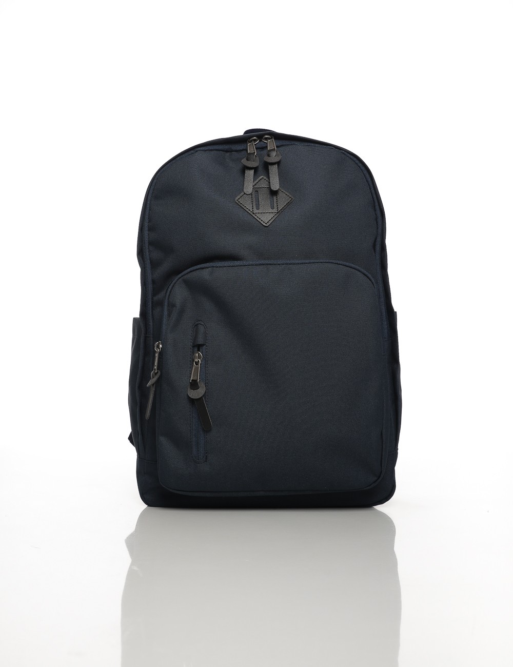 Cette image contient Sac à Dos Noir Classique chez Joliesse. à 89,99 TND en Tunisie. L'hexa de l'arrière plan est #E7E7E7 Cette image contient Sac à Dos Noir Classique chez Joliesse. à 89,99 TND en Tunisie. L'hexa de l'arrière plan est #E7E7E7