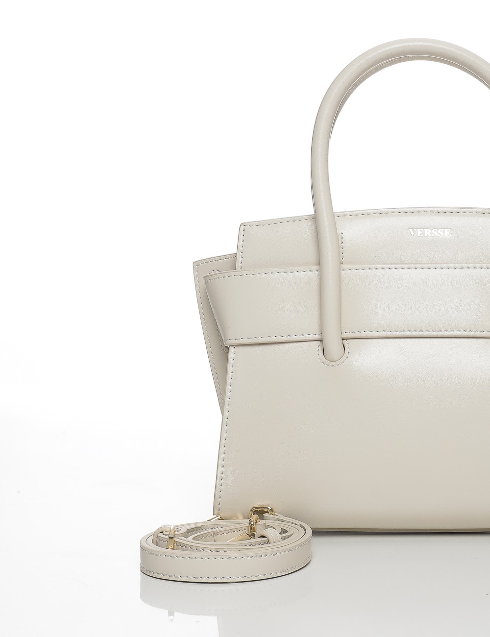 Cette image contient Sac à Main Structuré Joliesse chez Joliesse. à 129,99 TND en Tunisie. L'hexa de l'arrière plan est #E7E7E7