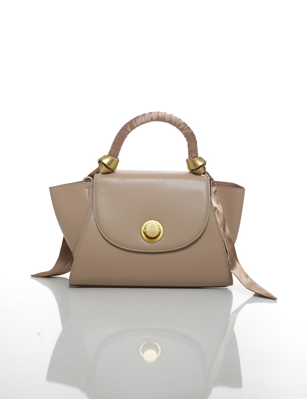 Cette image contient Sac à Main Chic avec Poignée Décorée chez Joliesse. à 139,99 TND en Tunisie. L'hexa de l'arrière plan est # Cette image contient Sac à Main Chic avec Poignée Décorée chez Joliesse. à 139,99 TND en Tunisie. L'hexa de l'arrière plan est #