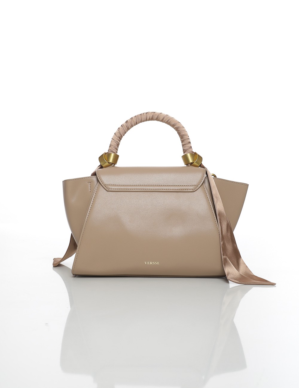 Cette image contient Sac à Main Chic avec Poignée Décorée chez Joliesse. à 139,99 TND en Tunisie. L'hexa de l'arrière plan est #