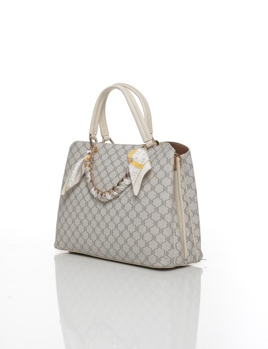 Cette image contient Sac Cabas Imprimé avec Chaîne et Foulards chez Joliesse. à 129,99 TND en Tunisie. L'hexa de l'arrière plan 